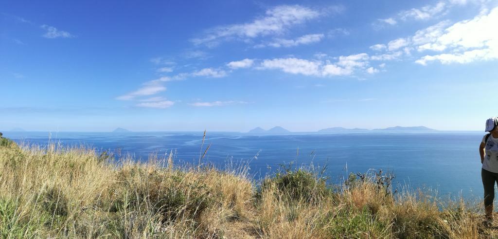 Appartamenti Vacanze Mareemare Capo dʼOrlando Екстериор снимка